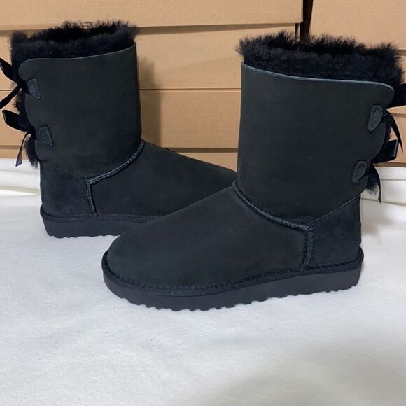 UGG Bailey Bow Short - Picture 1 of 6